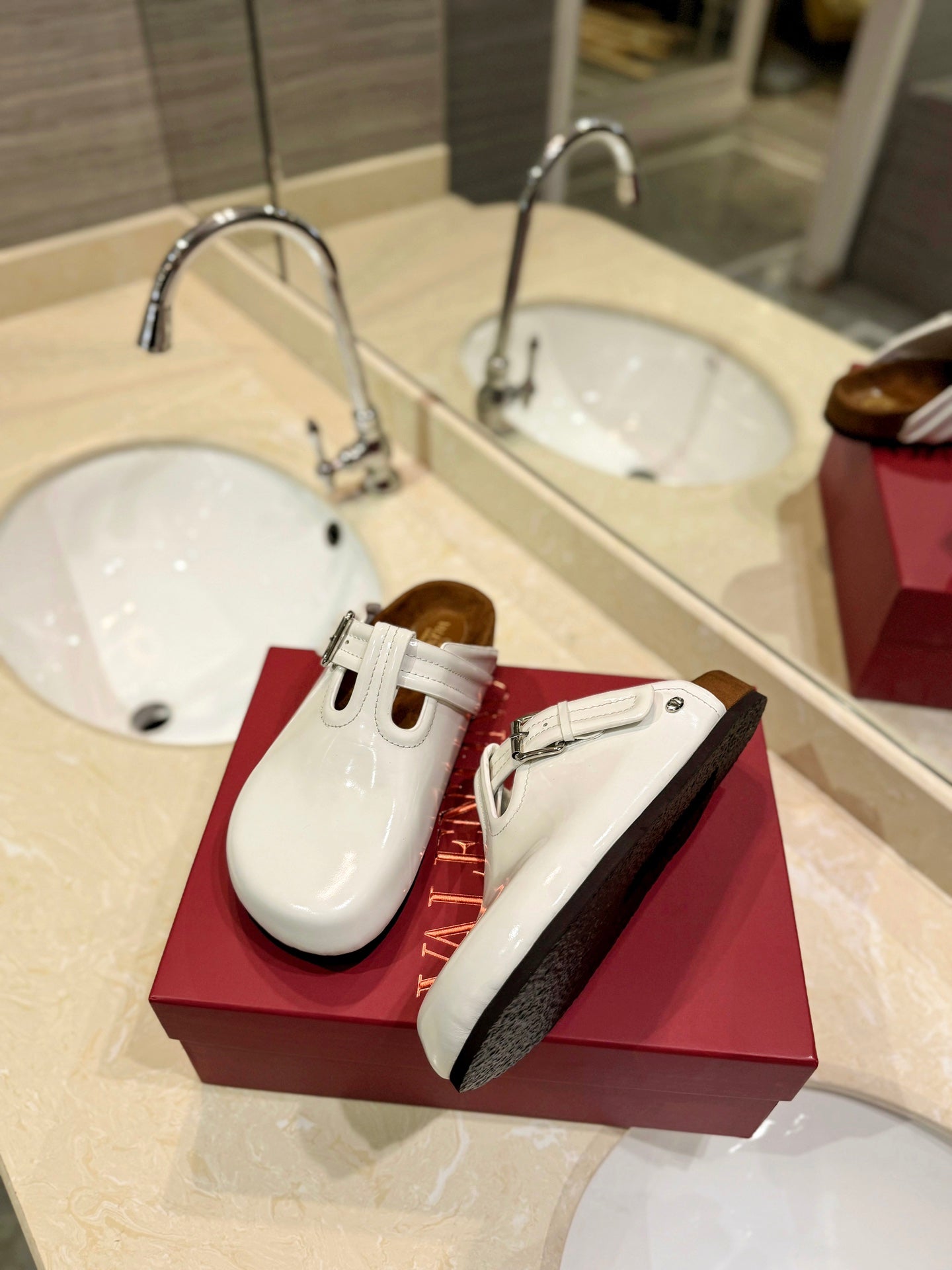 VALENTINO 26S FLAT MULES IN WHITE PATENT CALFSKIN