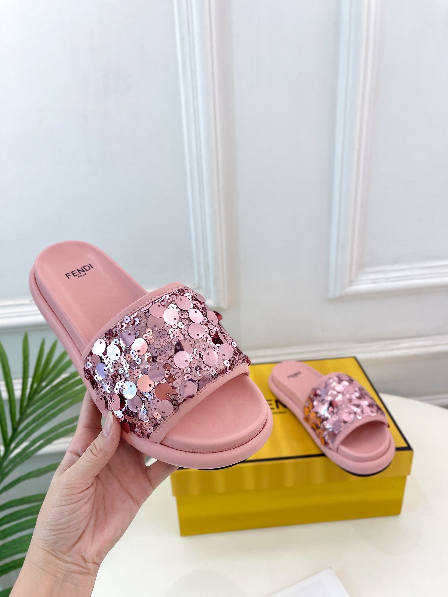 FENDI THICK SOLE 3 CM SEQUIN SLIPPER ROUGH PINK