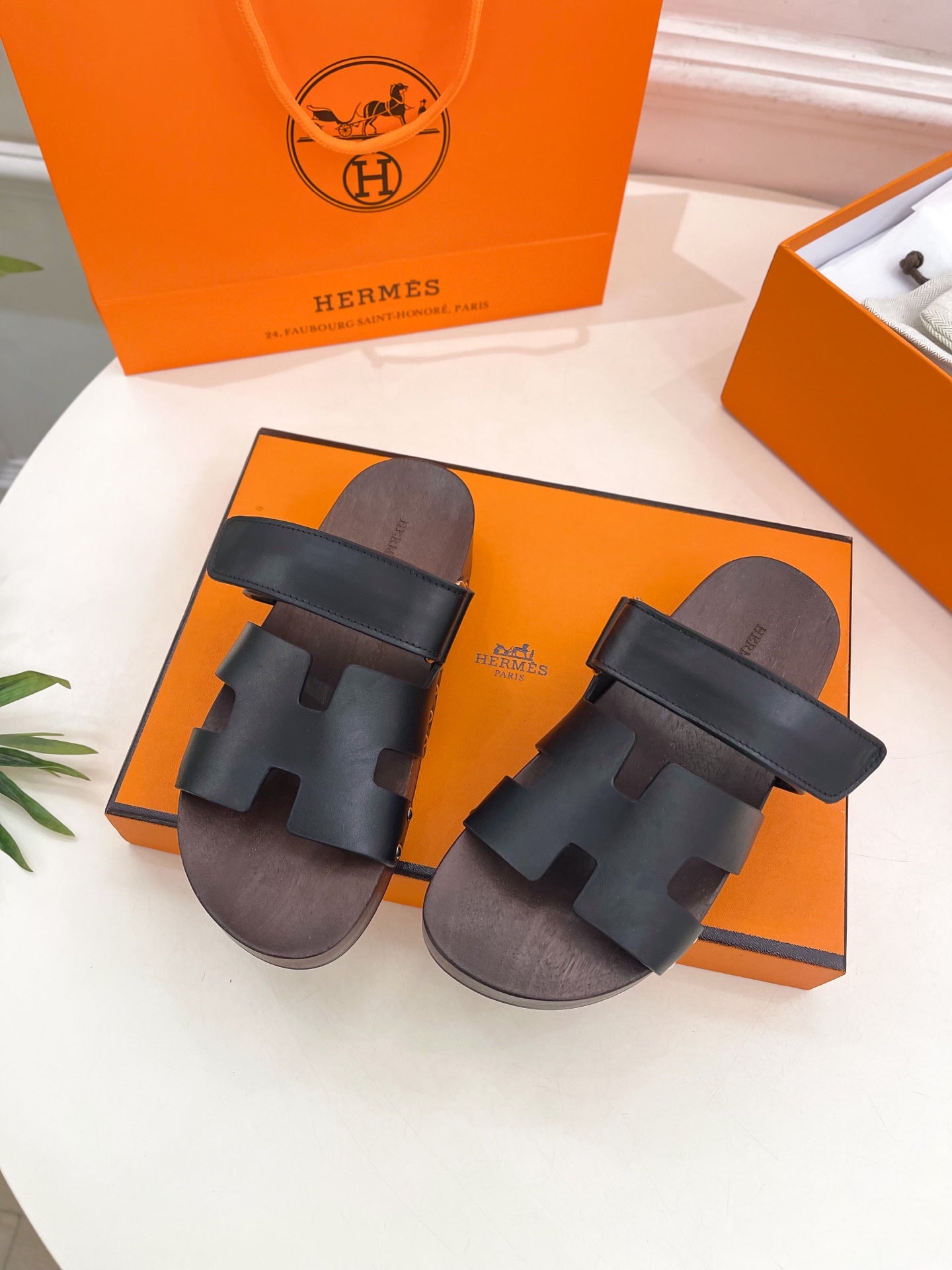 KOS CLOG IN BLACK CALFSKIN