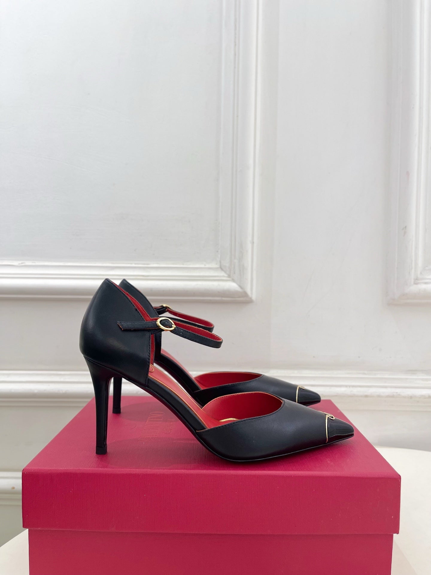 VALENTINO 26S ANKLE-STRA PUMPS 85 MM BLACK CALFSKIN