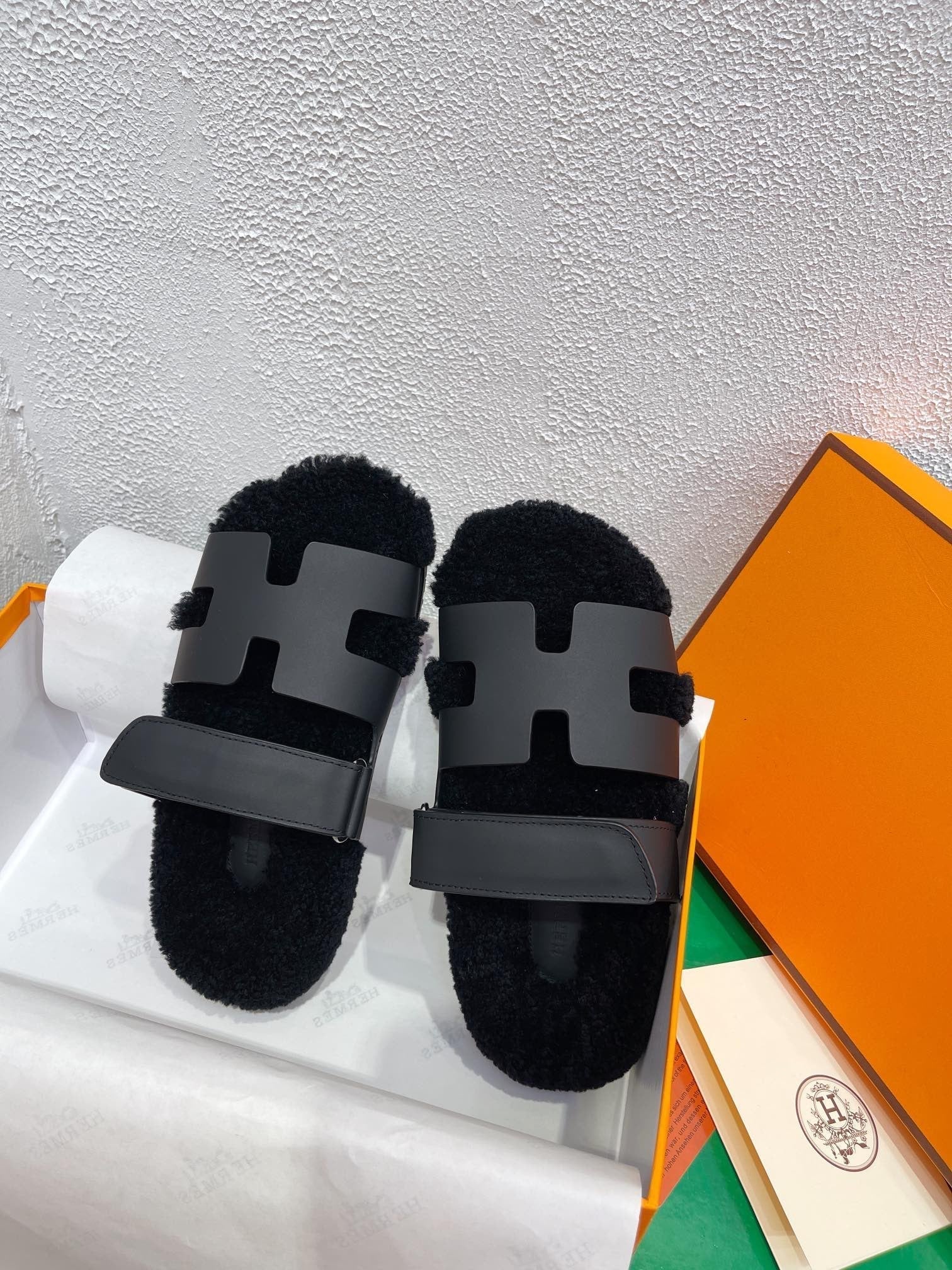 Chypre Sandal Black shearling insole Black goatskin lining